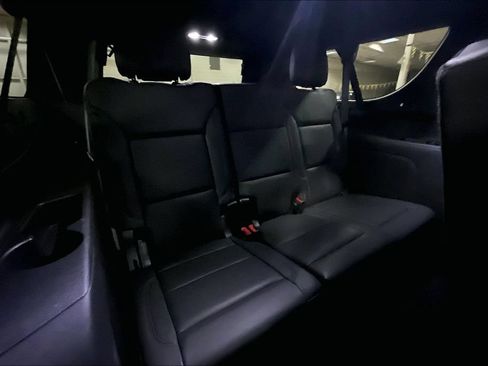Used 2025 Chevrolet Suburban Z71 AWD/4WD image 26
