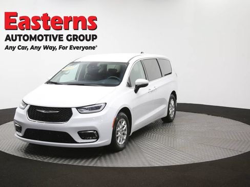 Used 2023 Chrysler Pacifica Touring-L FWD image 55