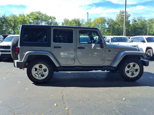 Used 2013 Jeep Wrangler Unlimited Sahara w/ Dual Top Group AWD/4WD image 8