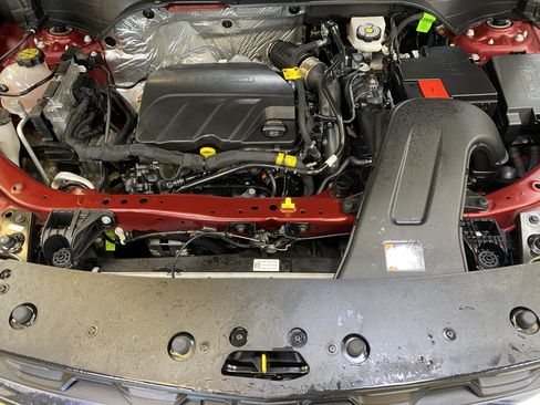 Used 2025 Chevrolet Trax LT w/ LT Convenience Package image 10