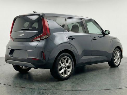 Used 2025 Kia Soul LX w/ LX Technology Package FWD image 9