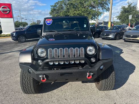 Used 2017 Jeep Wrangler Sahara w/ Connectivity Group AWD/4WD image 4