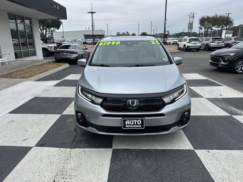 Used 2025 Honda Odyssey Elite image 2