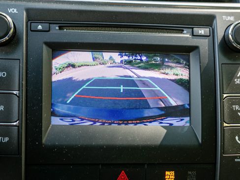 Used 2017 Toyota Camry SE image 33