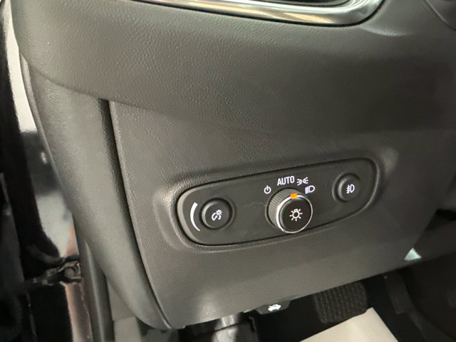 Used 2023 Chevrolet Equinox Premier FWD image 20
