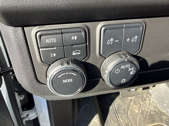 Used 2024 Chevrolet Suburban LT w/ LT Signature Plus Package AWD/4WD image 12