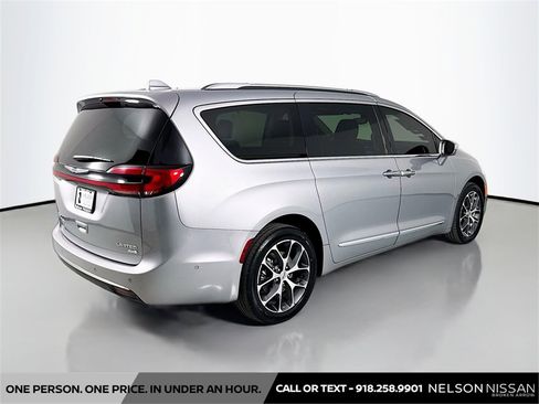 Used 2021 Chrysler Pacifica Limited w/ Premium & Safety Sphere Group image 5