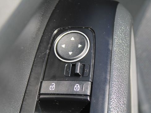 Certified 2025 Kia Soul LX image 21