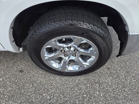 Used 2018 RAM 1500 Laramie RWD image 12