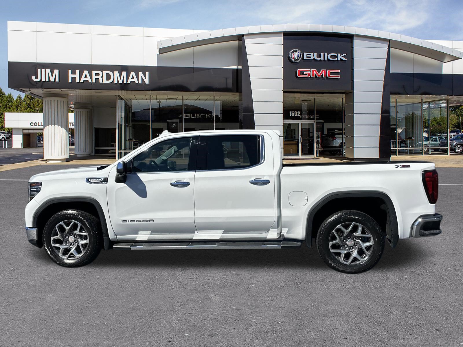 Used 2023 GMC Sierra 1500 SLT w/ SLT Premium Plus Package AWD/4WD image 4