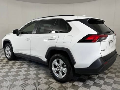 Used 2019 Toyota RAV4 XLE w/ Convenience Package FWD image 6