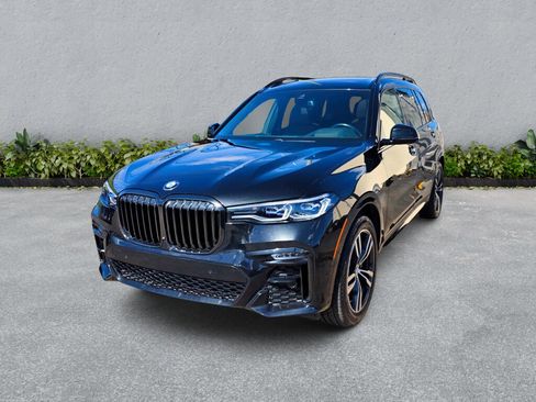 Used 2021 BMW X7 M50i w/ Dynamic Handling Package image 2