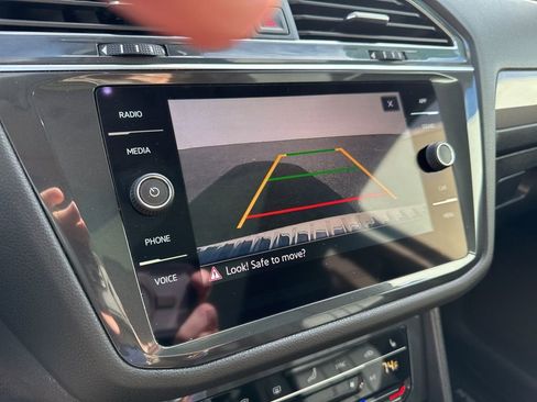 Certified 2023 Volkswagen Tiguan SE w/ Panoramic Sunroof Package image 25