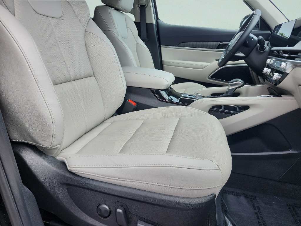 Used 2024 Kia Telluride EX w/ EX Captain's Chair Package FWD image 16