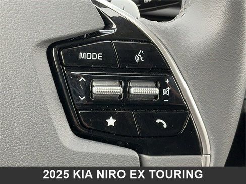 Used 2025 Kia Niro EX Touring image 23