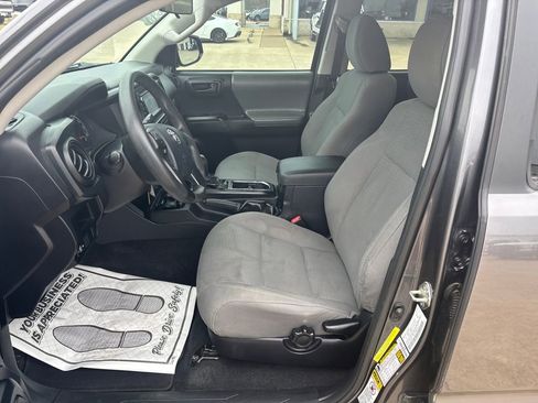 Used 2017 Toyota Tacoma SR5 image 10