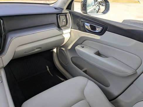 Certified 2023 Volvo XC60 B5 Core image 22