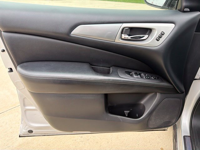 Used 2017 Nissan Pathfinder SL AWD/4WD image 13