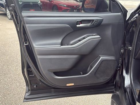 Used 2023 Toyota Highlander Bronze Edition image 8