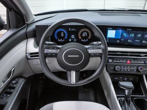 Certified 2026 Hyundai Tucson SE FWD image 19