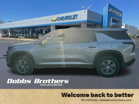Used 2026 Chevrolet Traverse LT w/ Driver Confidence Package FWD image 4