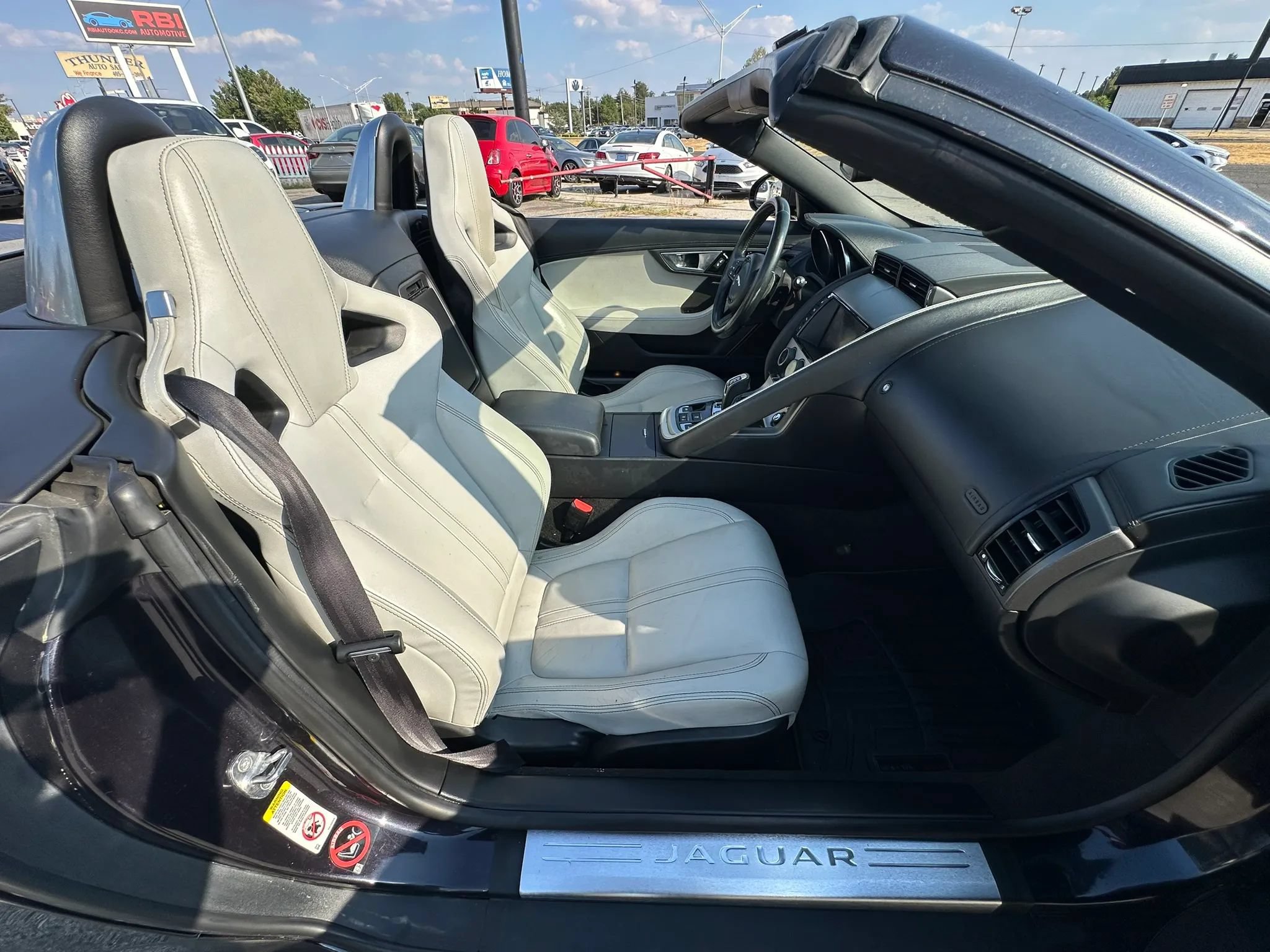 Used 2016 Jaguar F-TYPE Convertible RWD image 22