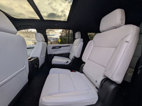 New 2026 Chevrolet Suburban Premier image 28