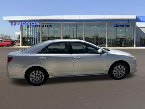 Used 2012 Toyota Camry LE FWD image 5
