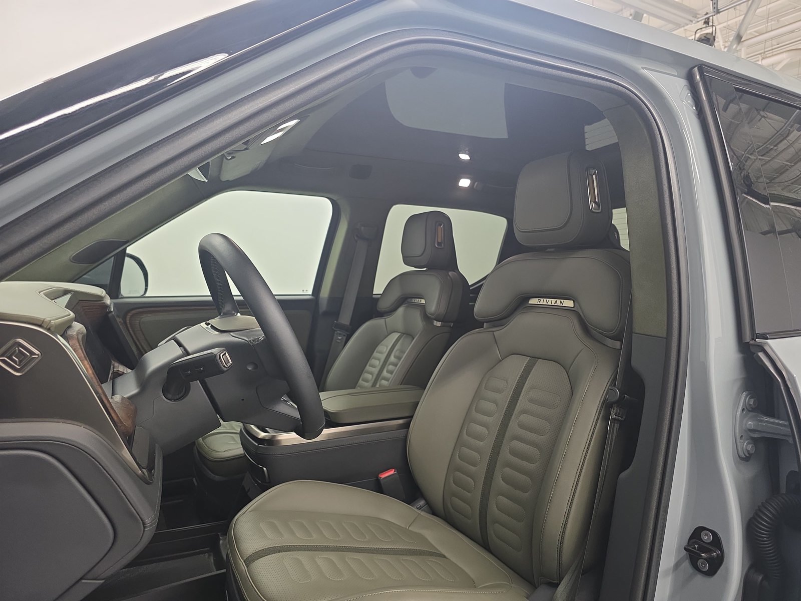 Used 2022 Rivian R1T Adventure AWD/4WD image 20