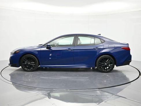 Used 2025 Toyota Camry SE image 9