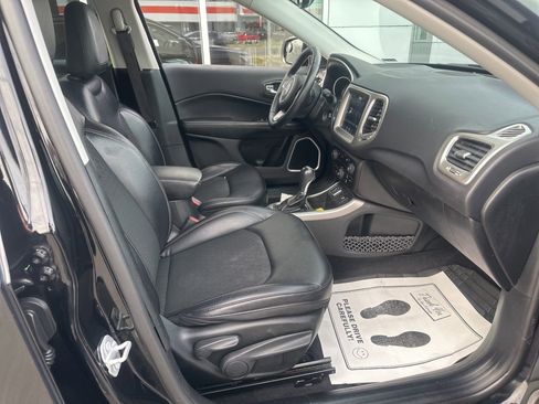 Used 2018 Jeep Compass Latitude w/ Popular Equipment Group image 8