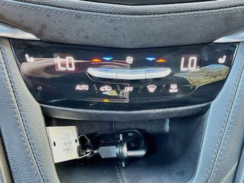 Used 2025 Cadillac XT6 Luxury AWD/4WD image 15