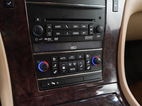 Used 2011 Cadillac Escalade Luxury AWD/4WD image 23
