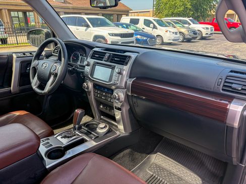 Used 2018 Toyota 4Runner Limited AWD/4WD image 24