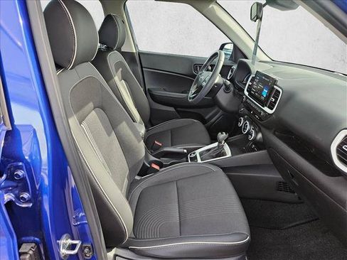 Certified 2024 Hyundai Venue Limited FWD image 18