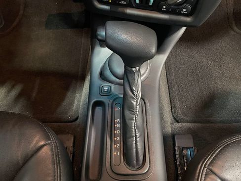 Used 2001 Chevrolet Monte Carlo SS w/ High Sport Appearance Pkg FWD image 82