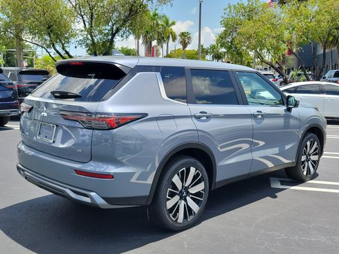 New 2026 Mitsubishi Outlander SE FWD image 4
