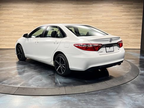 Used 2017 Toyota Camry SE image 12