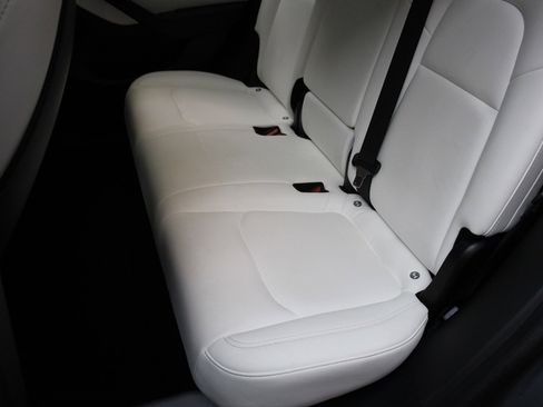 Used 2020 Tesla Model Y Long Range image 43