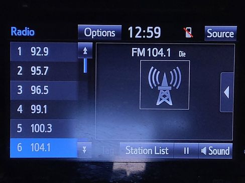 Used 2017 Toyota Sienna XLE image 25