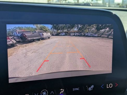 Used 2025 Chevrolet Traverse LT image 18