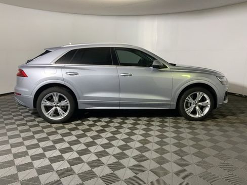 Used 2022 Audi Q8 Premium image 5