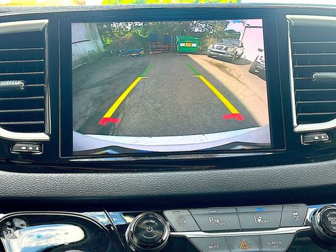 Used 2022 Chrysler Pacifica Touring-L image 22