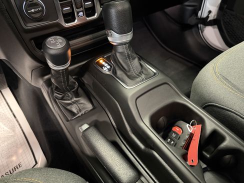 Used 2025 Jeep Wrangler Unlimited Sahara w/ Safety Group image 14