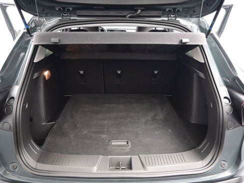 Used 2025 Chevrolet Trax LT w/ Driver Confidence Package FWD image 33