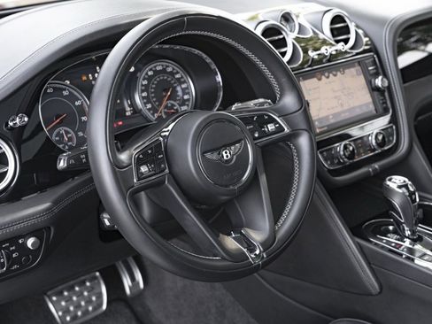 Used 2018 Bentley Bentayga image 20