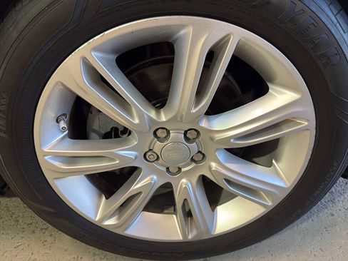 Used 2019 Land Rover Range Rover Velar S AWD/4WD image 39