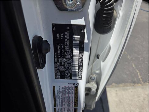 Used 2018 Toyota 4Runner SR5 AWD/4WD image 21