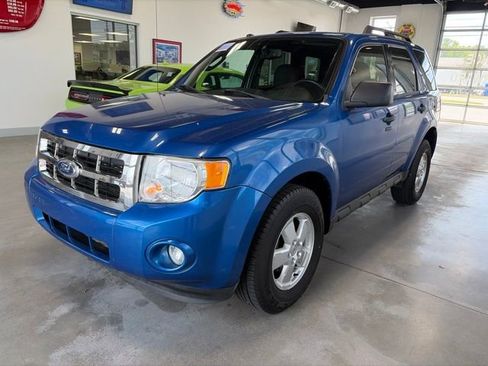 Used 2011 Ford Escape XLT w/ 201A Rapid Spec Order Code FWD image 1