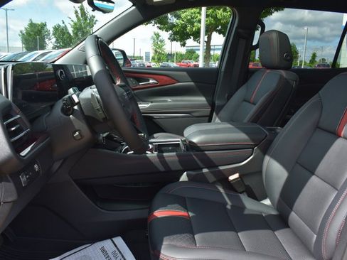New 2026 Chevrolet Traverse RS w/ LPO, Floor Liner Package FWD image 15